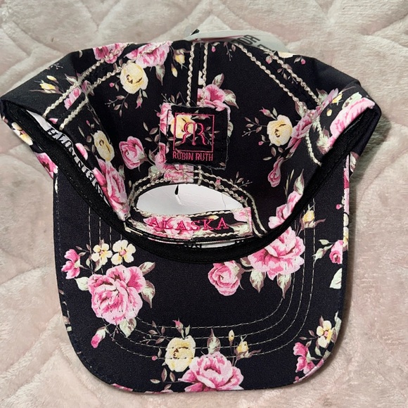 Robin Ruth Cap - Picture 3 of 3